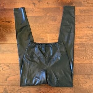 WILFRED Free Size XS Black High Waisted Vegan Leather Leggings Aritzia Brand 31"